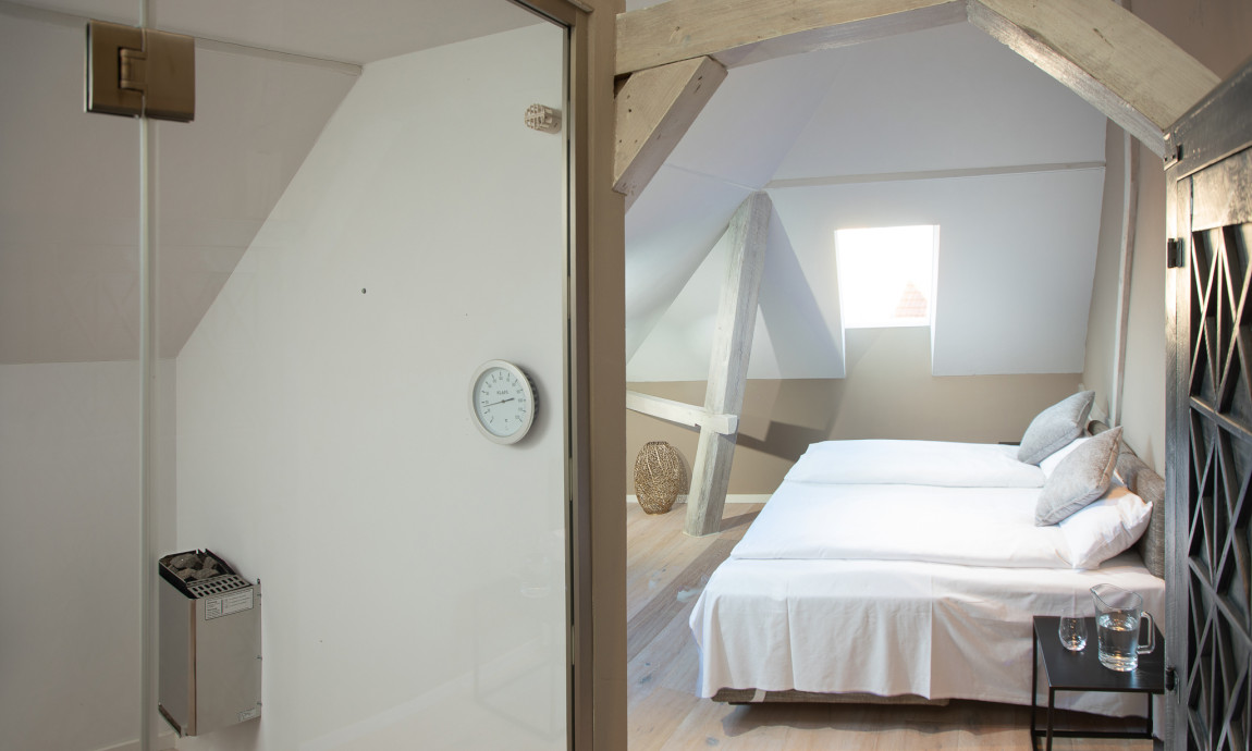 Blick ins Schlafzimmer 2
